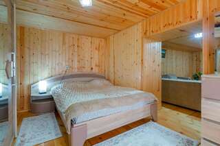 Гостевой дом Guest House Kerim Duisi Двухместный номер Делюкс с 1 кроватью и ванной-5