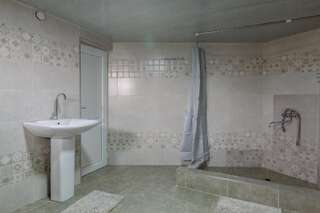Гостевой дом Guest House Kerim Duisi Двухместный номер Делюкс с 1 кроватью и ванной-9