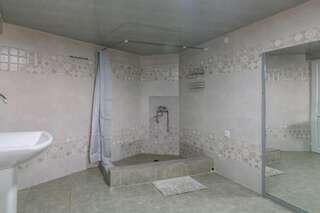 Гостевой дом Guest House Kerim Duisi Двухместный номер Делюкс с 1 кроватью и ванной-10